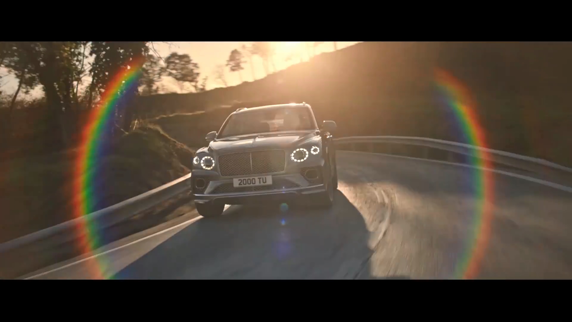 賓利發(fā)布新添越廣告大片，為你開啟非凡之旅！