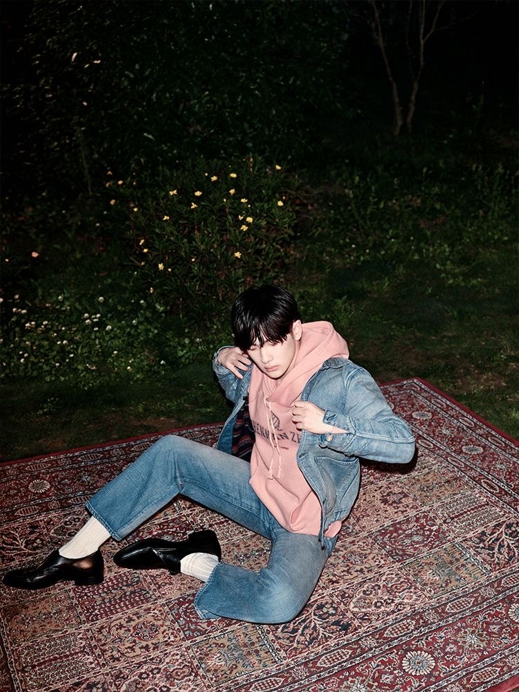 圣羅蘭攜手周震南、李蔓瑄，共同演繹七夕限定衛衣