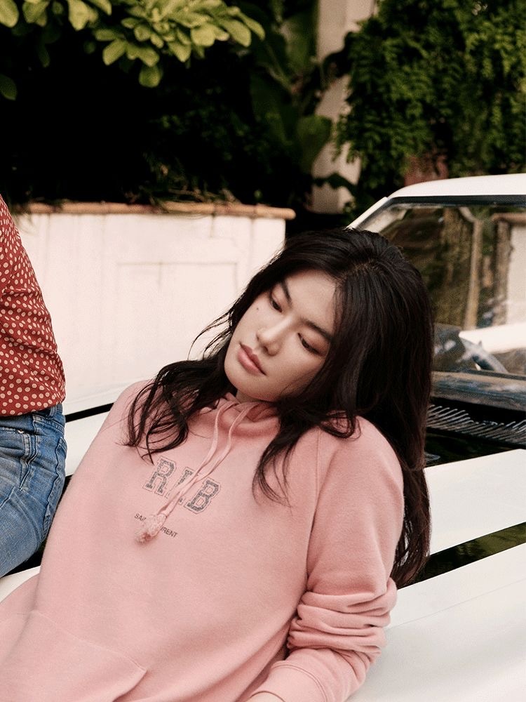 圣羅蘭攜手周震南、李蔓瑄，共同演繹七夕限定衛衣