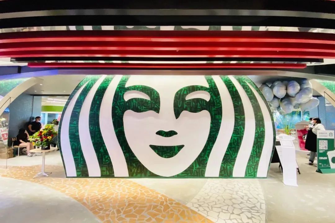星巴克上海老店變身“咖啡星球”，還舉辦了藝術(shù)展