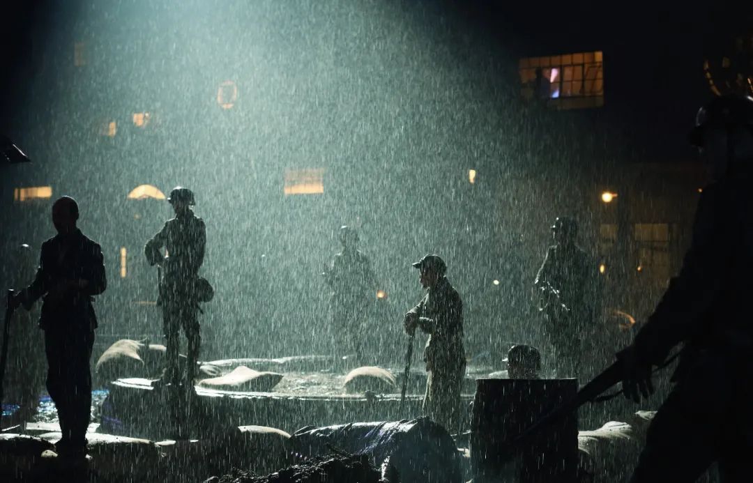 專訪《八佰》導(dǎo)演管虎：光有史實不足夠，還需一部分的詩意