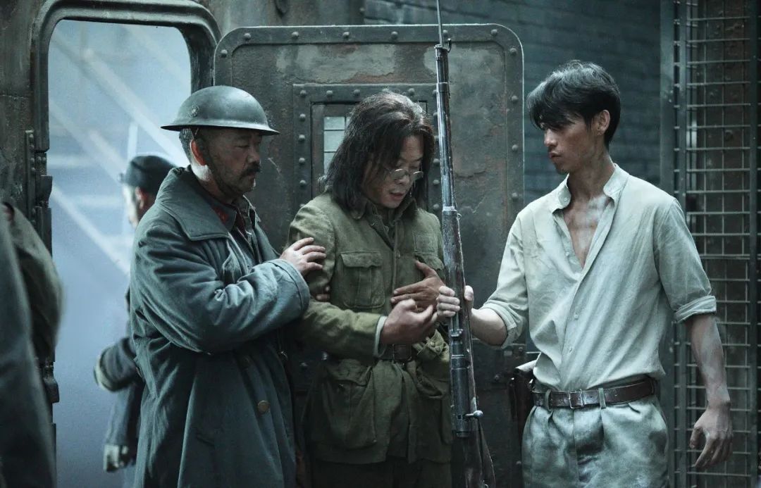 專訪《八佰》導(dǎo)演管虎：光有史實不足夠，還需一部分的詩意