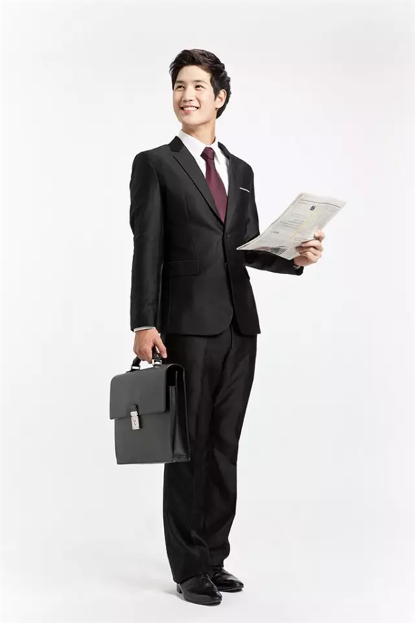 父親節(jié)快樂！成熟男士拍照擺姿要點